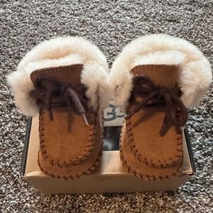 Size 0/1 Sparrow Uggs